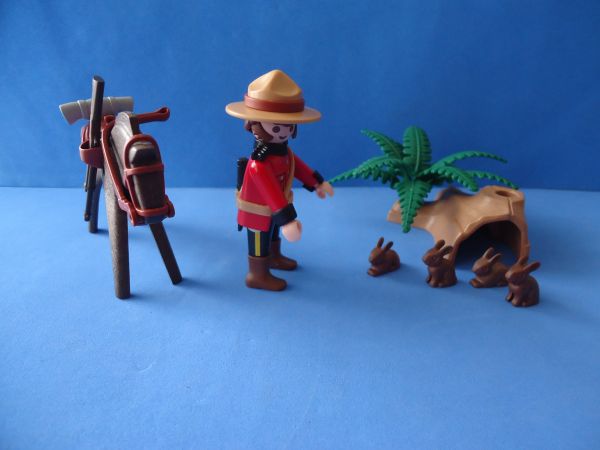 Playmobil Guarda Canadense e Coelhos Cód. 3827
