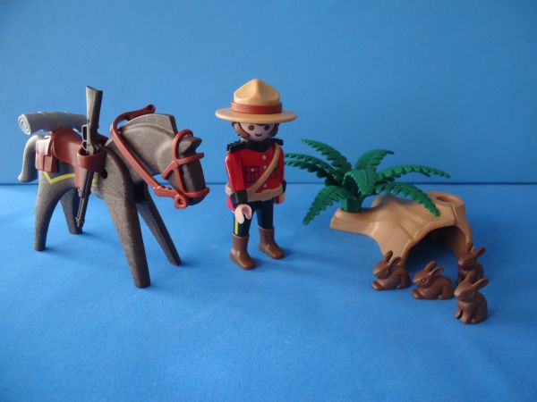 Playmobil Guarda Canadense e Coelhos Cód. 3827