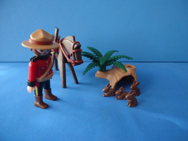Playmobil Guarda Canadense e Coelhos Cód. 3827